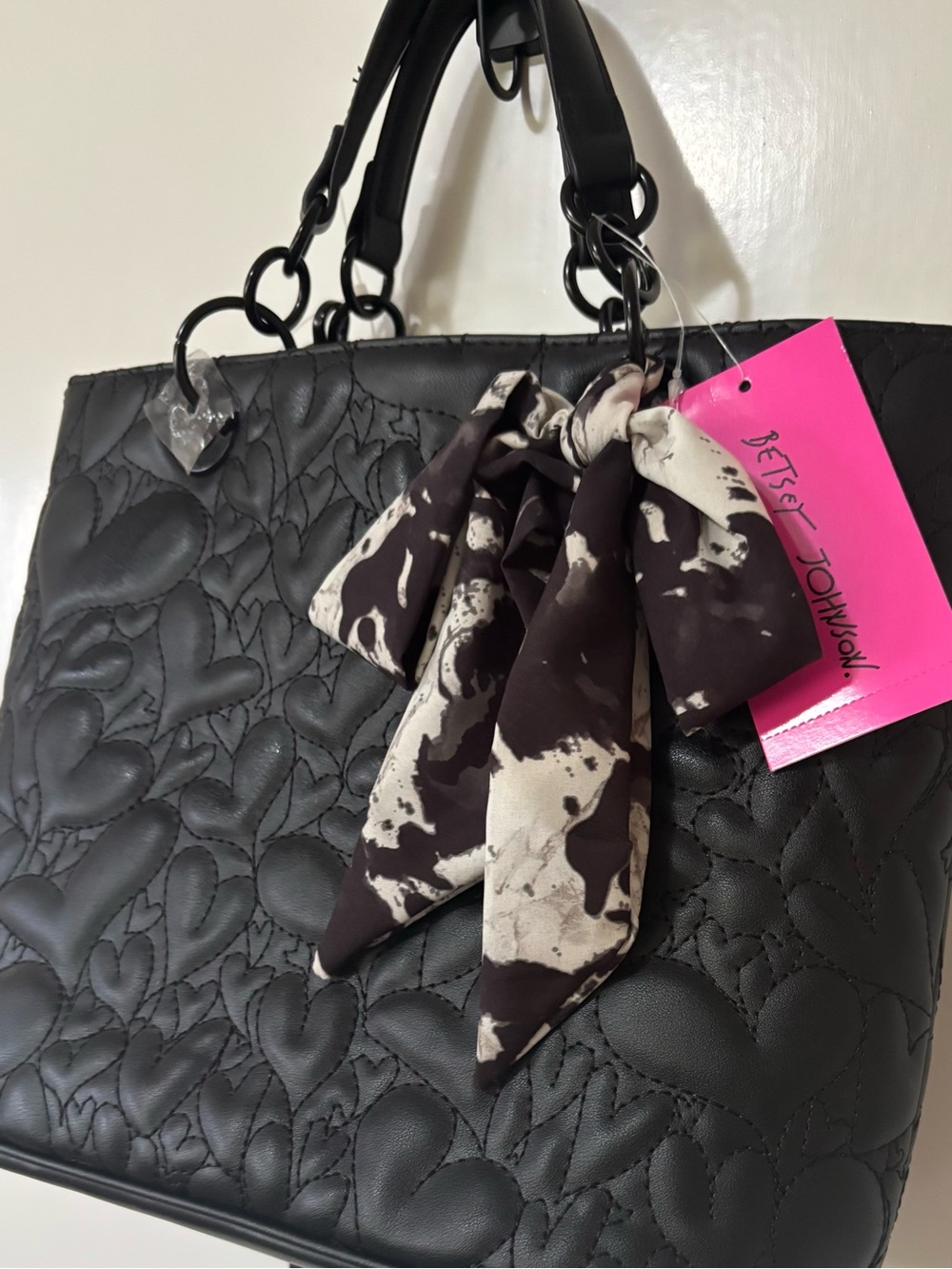 Betsey Johnson| NEW Black Abstract Quilted Hearts Tote w/Scarf NWT (2023)
